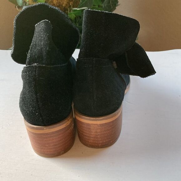 Steve Madden Black Suede Booties Size 7M Flaw - Picture 5 of 14